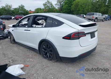 2023 Tesla Model X Dual Motor All-Wheel Drive/Standard Range z USA, uszkodzony, nr VIN 7SAXCAE58PF385595